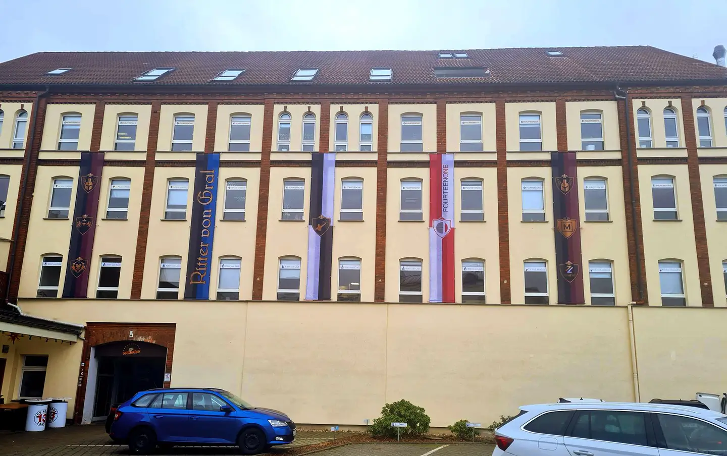 Ritterburg Flaggen Aussenansicht